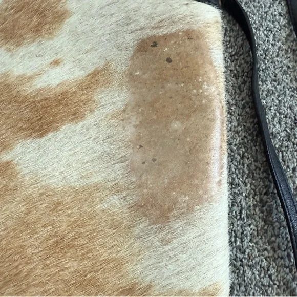 Black and Tan Leather Cowhide Crossbody Bag - Picture 11 of 12
